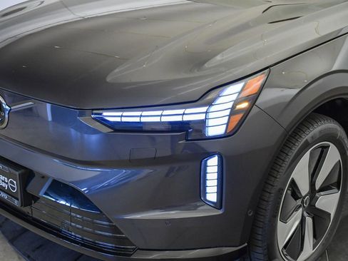 New 2025 Volvo EX90 Plus image 8