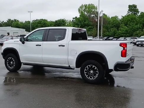 Used 2022 Chevrolet Silverado 1500 ZR2 w/ Technology Package image 6