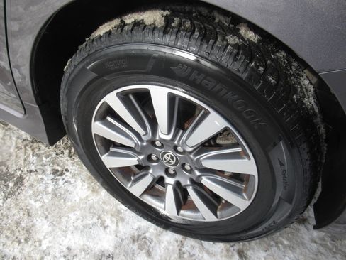 Used 2020 Toyota Sienna LE image 16