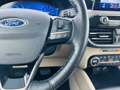 Used 2021 Ford Escape Titanium image 19