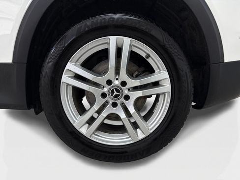 Used 2020 Mercedes-Benz GLB 250 4MATIC w/ Premium Package image 52