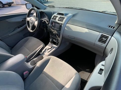 Used 2013 Toyota Corolla LE FWD image 28