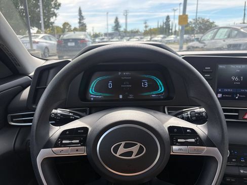 Used 2026 Hyundai Elantra Hybrid FWD image 27