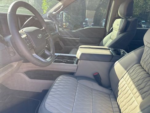 Used 2025 Ford F350 Platinum w/ Platinum Plus Package image 4