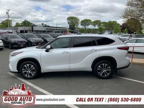 Used 2023 Toyota Highlander XLE AWD/4WD image 8