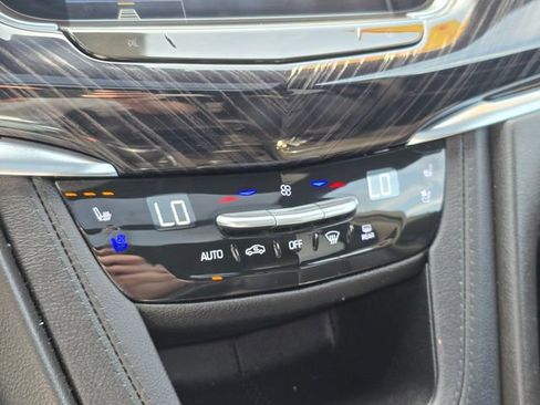 Used 2025 Cadillac XT6 Premium Luxury FWD image 36
