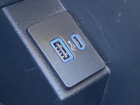 Used 2024 Ford Edge Titanium image 22