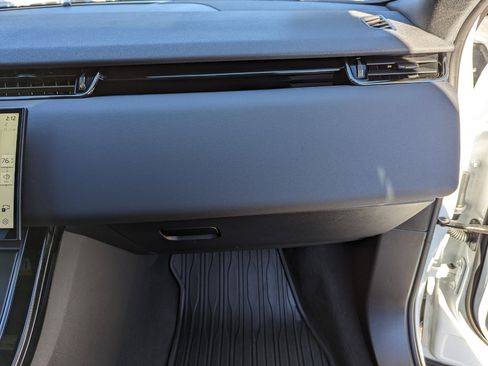 Used 2024 Land Rover Range Rover Evoque Dynamic SE image 31