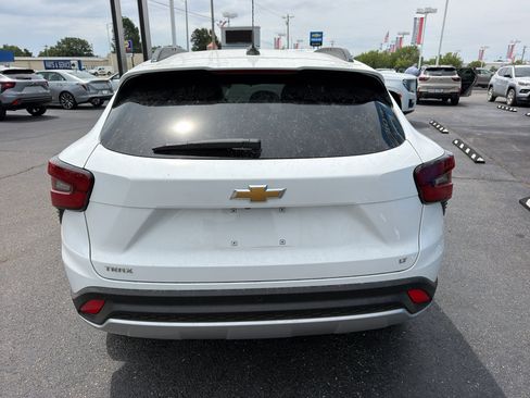 Used 2025 Chevrolet Trax LT w/ Driver Confidence Package FWD image 5