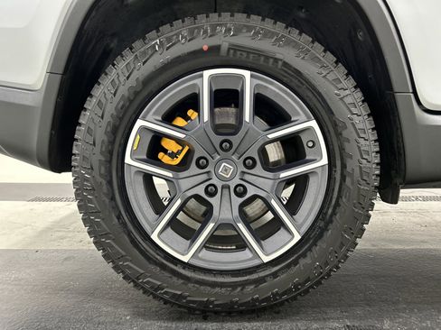 Used 2022 Rivian R1T Launch Edition image 12