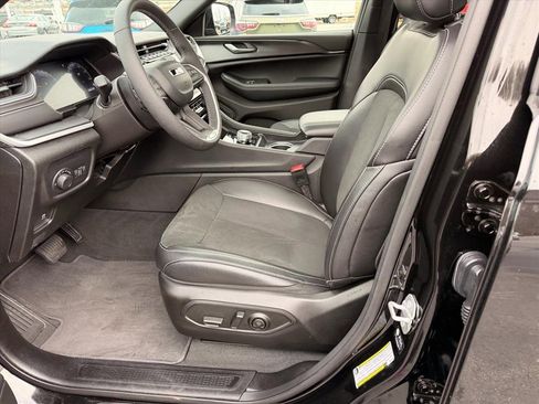 Used 2024 Jeep Grand Cherokee Altitude image 12