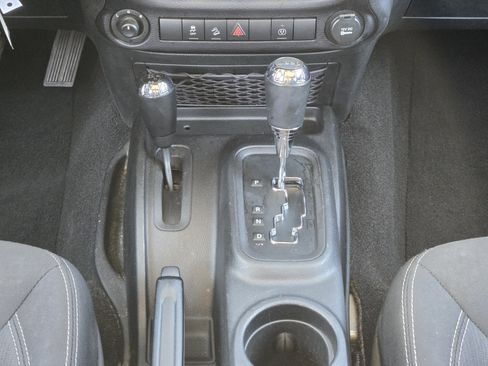 Used 2016 Jeep Wrangler Unlimited Sahara w/ Connectivity Group image 27