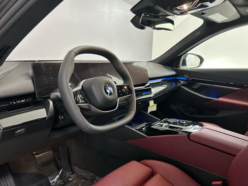 Used 2025 BMW 530i image 5
