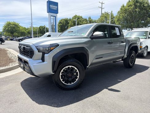 Used 2024 Toyota Tacoma TRD Off-Road AWD/4WD image 5