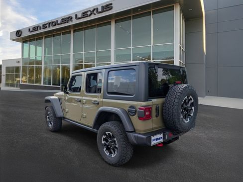 Used 2025 Jeep Wrangler Unlimited Rubicon AWD/4WD image 5
