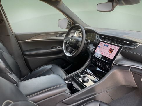 Used 2024 Jeep Grand Cherokee L Limited image 13