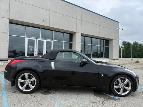 Used 2006 Nissan 350Z Touring RWD image 2