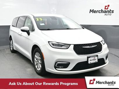 Used 2023 Chrysler Pacifica Touring-L
