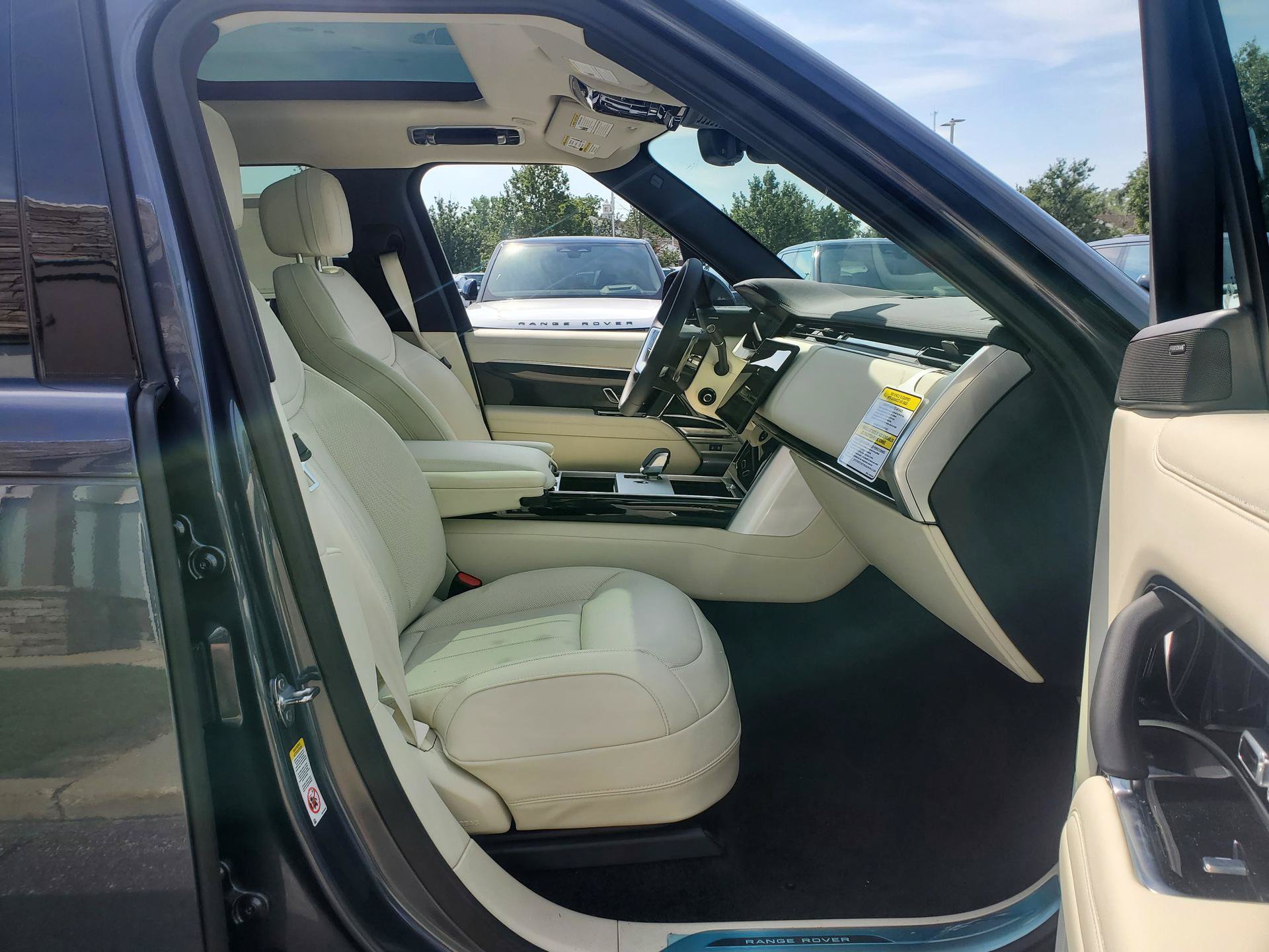 New 2026 Land Rover Range Rover SE AWD/4WD image 19