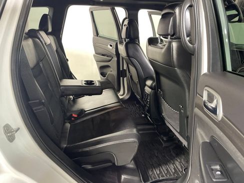 Used 2018 Jeep Grand Cherokee Laredo AWD/4WD image 22