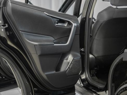 Used 2025 Toyota RAV4 XLE image 32