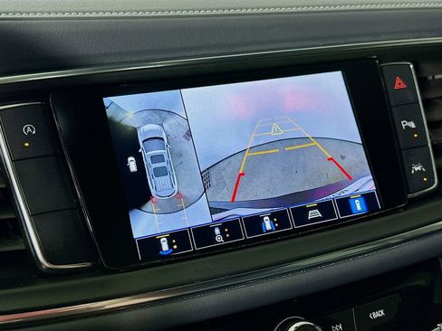 Used 2024 Buick Enclave Essence w/ Technology Package image 10