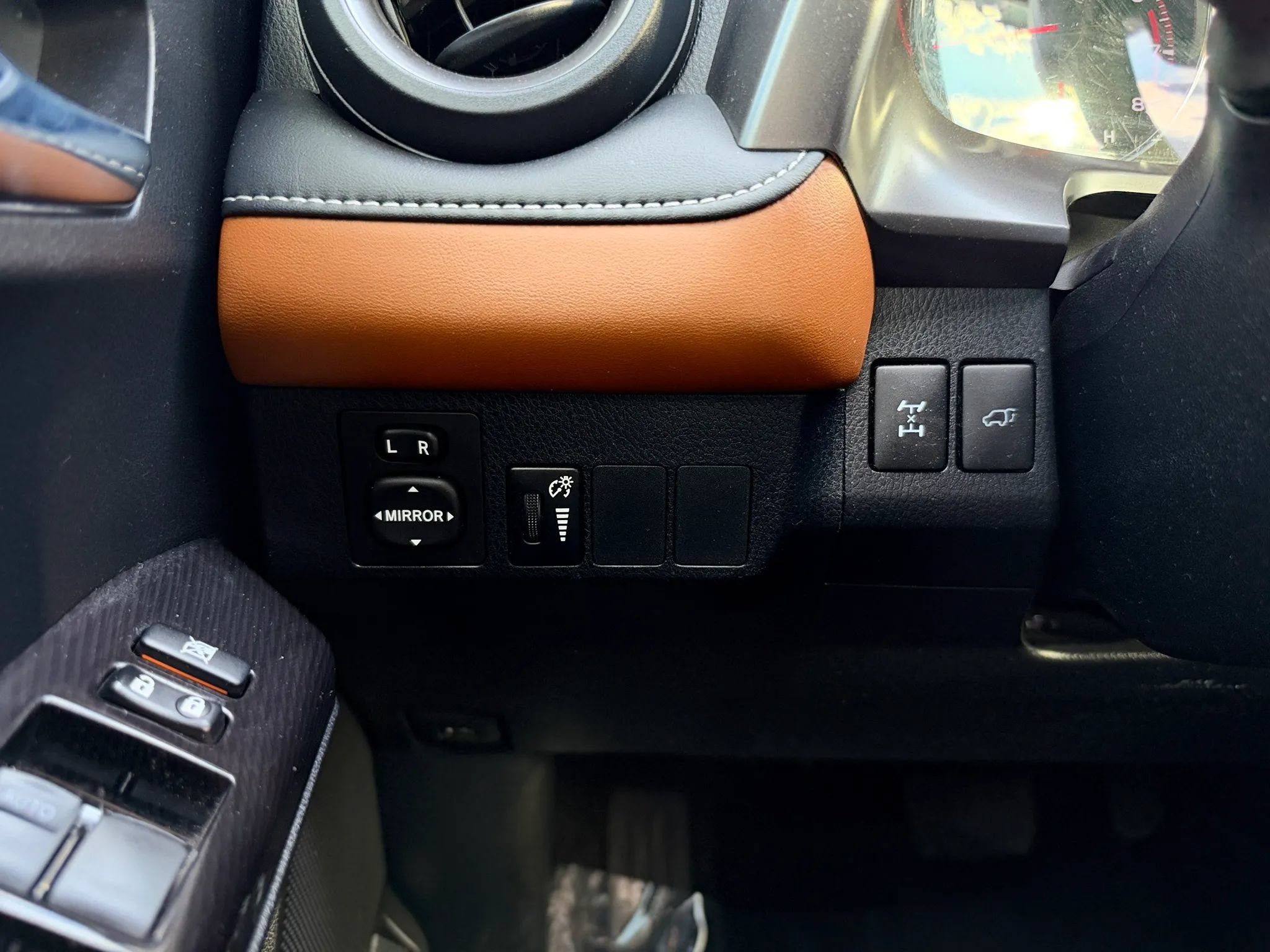 Used 2016 Toyota RAV4 SE AWD/4WD image 31