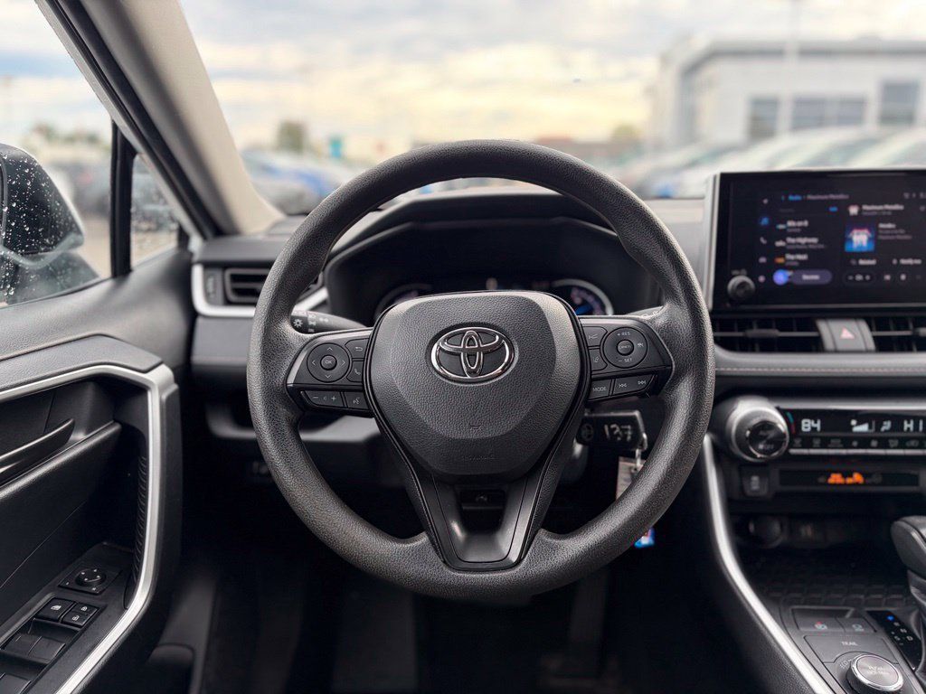 Used 2024 Toyota RAV4 LE AWD/4WD image 22