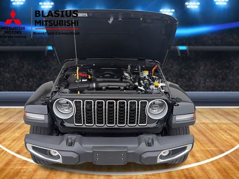 Used 2025 Jeep Wrangler Unlimited Sahara w/ Safety Group image 39