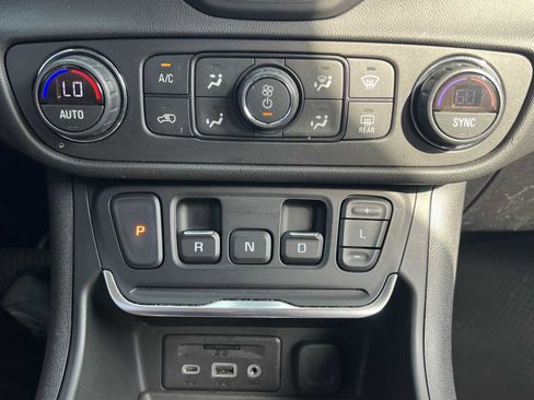 Used 2018 GMC Terrain Denali w/ Advanced Safety Package image 9