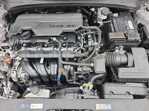 Certified 2024 Hyundai Elantra SE image 21