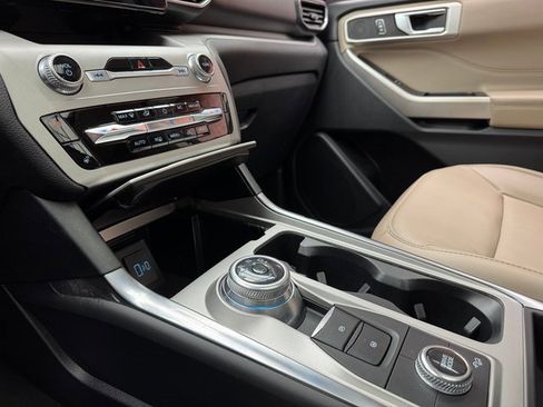 Used 2022 Ford Explorer XLT w/ Equipment Group 202A image 19