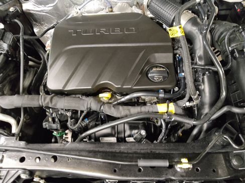 Used 2025 Chevrolet Trax RS w/ Sunroof Package FWD image 30