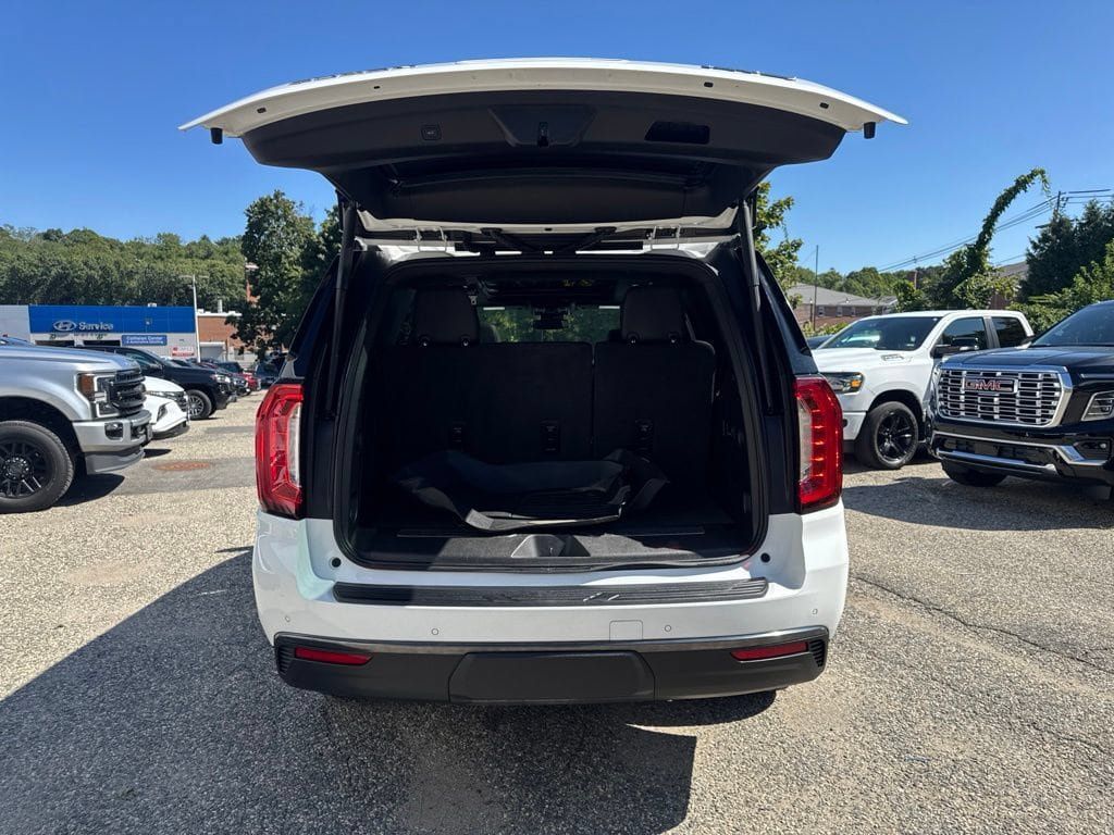 Used 2023 GMC Yukon AT4 w/ AT4 Premium Package AWD/4WD image 5