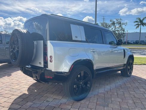 Used 2022 Land Rover Defender 110 X-Dynamic HSE image 6