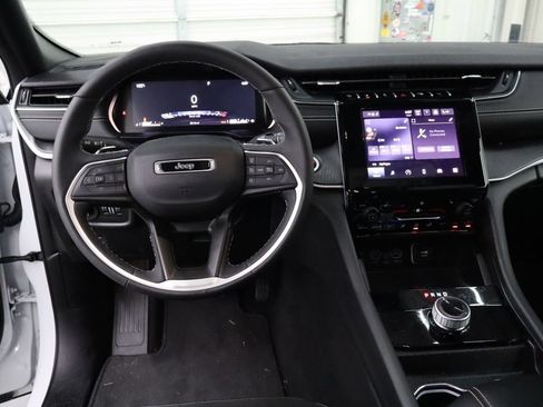 Used 2024 Jeep Grand Cherokee L Altitude AWD/4WD image 18