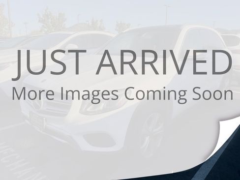 Used 2018 Mercedes-Benz GLC 300 4MATIC image 3