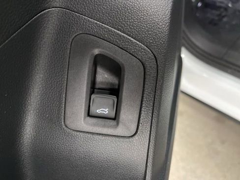 Used 2023 Volkswagen Atlas Cross Sport SE w/ Black Wheel Package image 29