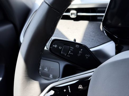 New 2025 Volkswagen ID. Buzz Pro S RWD image 12