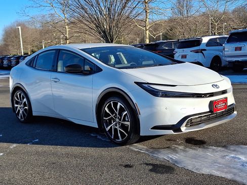 Used 2024 Toyota Prius Prime XSE image 4