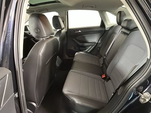 Used 2025 Volkswagen Jetta SE FWD image 27