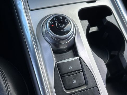 Used 2022 Ford Explorer XLT w/ Equipment Group 202A image 21