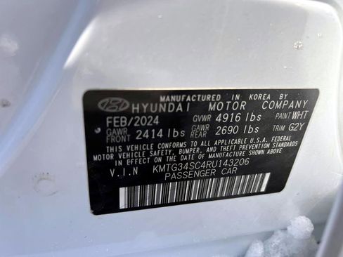 Certified 2024 Genesis G70 2.5T image 15