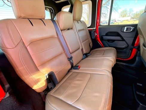 Used 2020 Jeep Wrangler Unlimited Sahara image 22