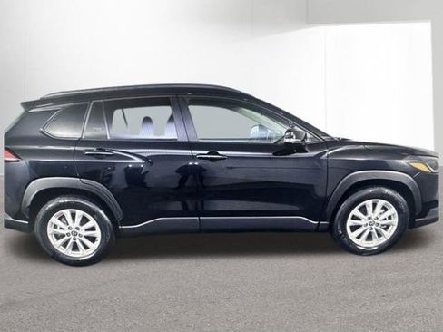 Used 2023 Toyota Corolla Cross LE w/ Moonroof Package image 6