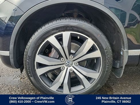 Used 2017 Volkswagen Touareg Wolfsburg Edition AWD/4WD image 17