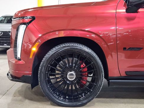 Used 2025 Cadillac Escalade V image 5