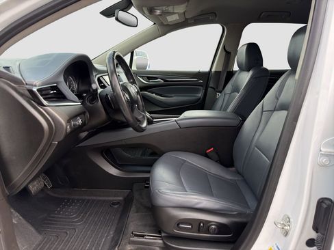 Used 2020 Buick Enclave Essence image 9