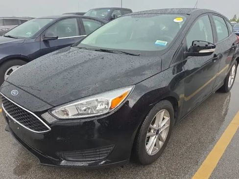 Used 2017 Ford Focus SE FWD image 1
