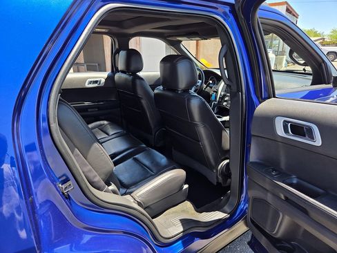 Used 2014 Ford Explorer XLT w/ Equipment Group 202A FWD image 46